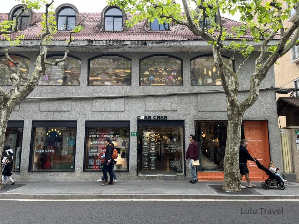 Shanghai City Walk — What I Got Wrong and What I'd Do Differently 上海城市漫步會看見街頭林蔭大道旁的 casa casa 店面外觀,灰色建築立面搭配大片窗景