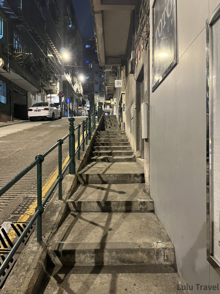 Accidental Macau Travel: A Spontaneous 2-Day Macau Self-Guided Itinerary 澳門半島夜晚的石階小路,路燈照亮兩側舊建築立面,展現澳門老城區的日常街景