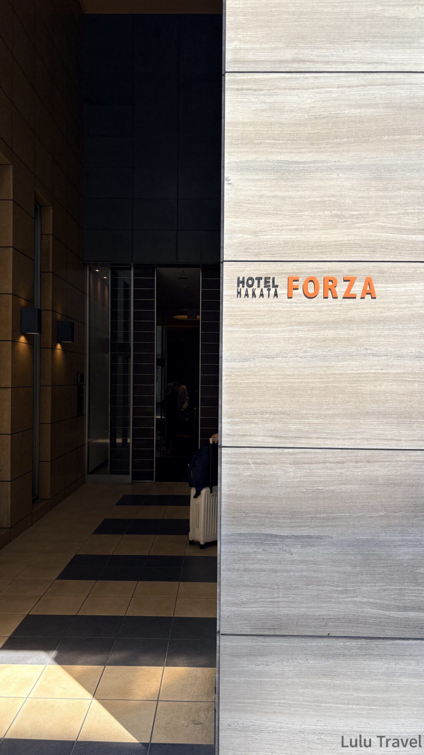 福岡自由行|日本黃金週的6 天 5 夜行程與消費明細 博多站筑紫口 HOTEL FORZA 的入口與招牌